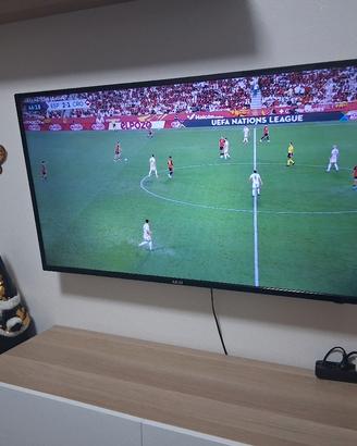 TV AKAI