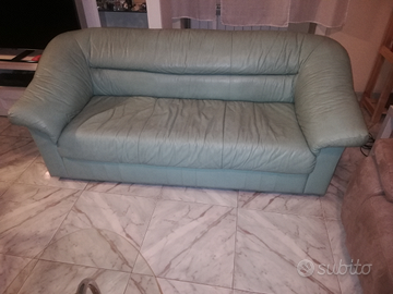 Divano tre posti pelle verde acqua