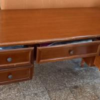 Scrivania in legno