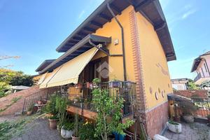 CASA SEMINDIPENDENTE A CASSOLNOVO