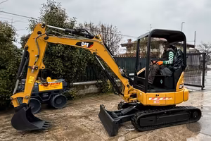 E165 Mini escavatore 30 q Caterpillar 303E