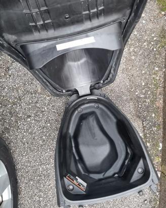 Sella e vano sottosella Honda SH  150 e 125