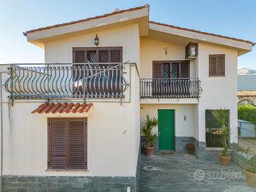 Pressi Via Altofonte Villa indipendente 305 mq