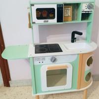 Cucina giocattolo in legno