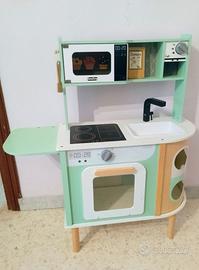 Cucina giocattolo in legno