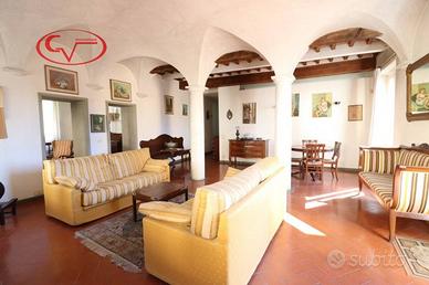 Appartamento di 150 m² con 5 locali a Montevarchi