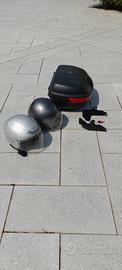 Bauletto per moto/scooter GIVI e due caschi