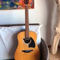 Chitarra acustica elettrificata.