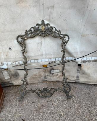 Cornice di ottone