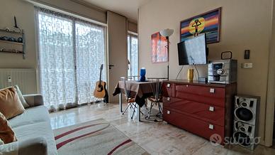 Monolocale con ampio balcone