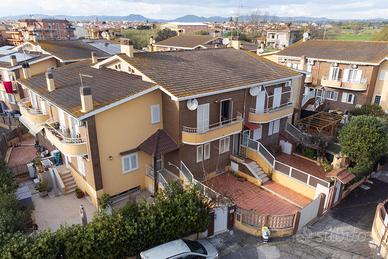 Villa con piscina Ladispoli