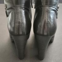 Nero Giardini in pelle. 36