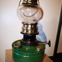 Antica lanterna ferroviaria a petrolio 