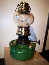 Antica lanterna ferroviaria a petrolio 