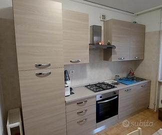 CUCINA COMPLETA DI ELETTRODOMESTICI