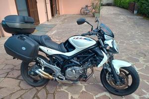 Suzuki Gladius naked 650