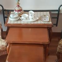 Tavolini in legno massello.