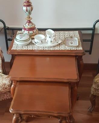 Tavolini in legno massello.