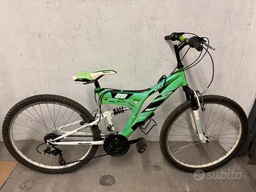 Bicicletta mountain bike