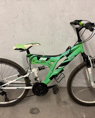 Bicicletta mountain bike