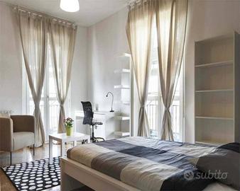 Stanza in appartamento di 120 m² a Milano