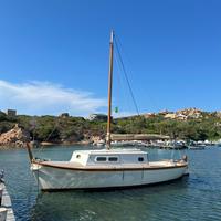 Gozzo d'epoca in legno a vela