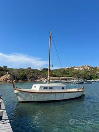 Gozzo d'epoca in legno a vela