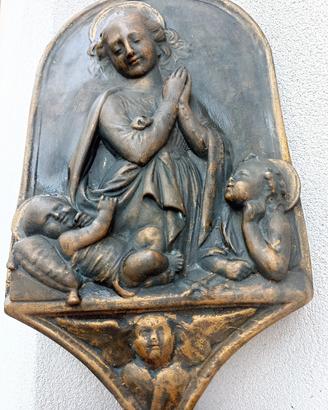 antica scultura madonna con bambino e putto