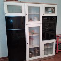 cucina laccata,buono stato+tavolo cristallo+4sedie