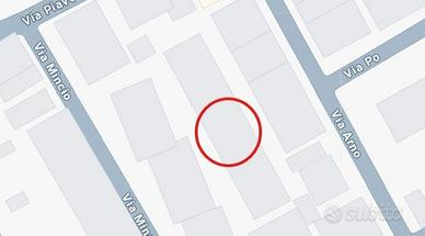 Garage 18 mq+ 10 mq di posto auto