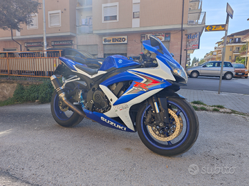 Suzuki GSX 750 R k8