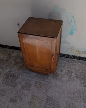 Camera in legno massiccio e altri mobili