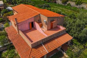2 LOCALI A SAN TEODORO