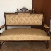 Salottino antico in legno stile neorinascimentale