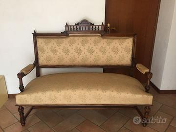 Salottino antico in legno stile neorinascimentale