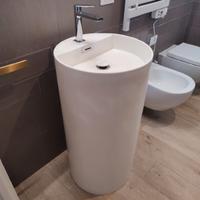 Lavandino cilindro LINEABETA. Colore beige.