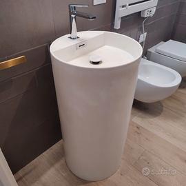 Lavandino cilindro LINEABETA. Colore beige.