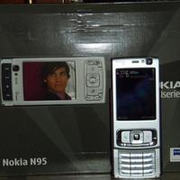 Nokia n95 con scatola e accesori card 4 giga