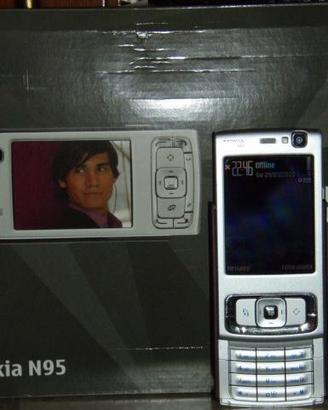 Nokia n95 con scatola e accesori card 4 giga