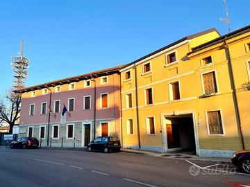 Splendido e moderno appartamento bicamere adiac...