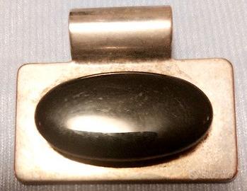 CIONDOLO VINTAGE CON PIETRA NERA