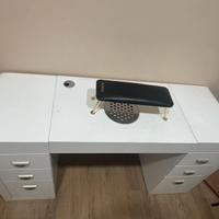 Tavolo per postazione unghie