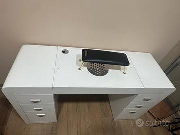 Tavolo per postazione unghie