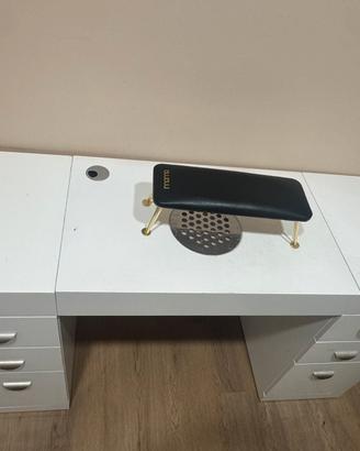 Tavolo per postazione unghie