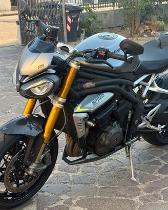 Speed triple 1200 rs