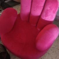 Poltrona a forma di mano