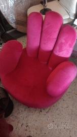 Poltrona a forma di mano