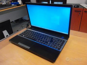 NOTEBOOK SAMSUNG  SCHERMO 15,6 POLLICI WINDOWS 11