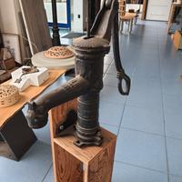 Pompa a Mano in Ghisa