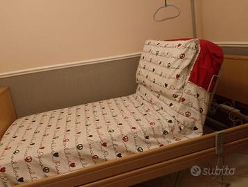 Letto elettrico sanitario con sponde e alzamalati
